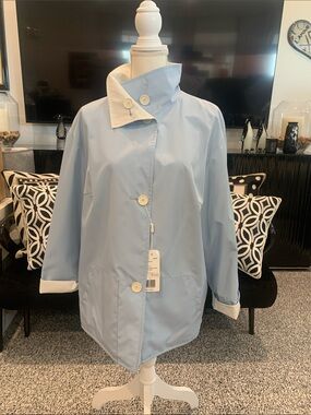 NWT. AKRIS  light Blue Women's Raincoat with Contrast Collar. Size 14